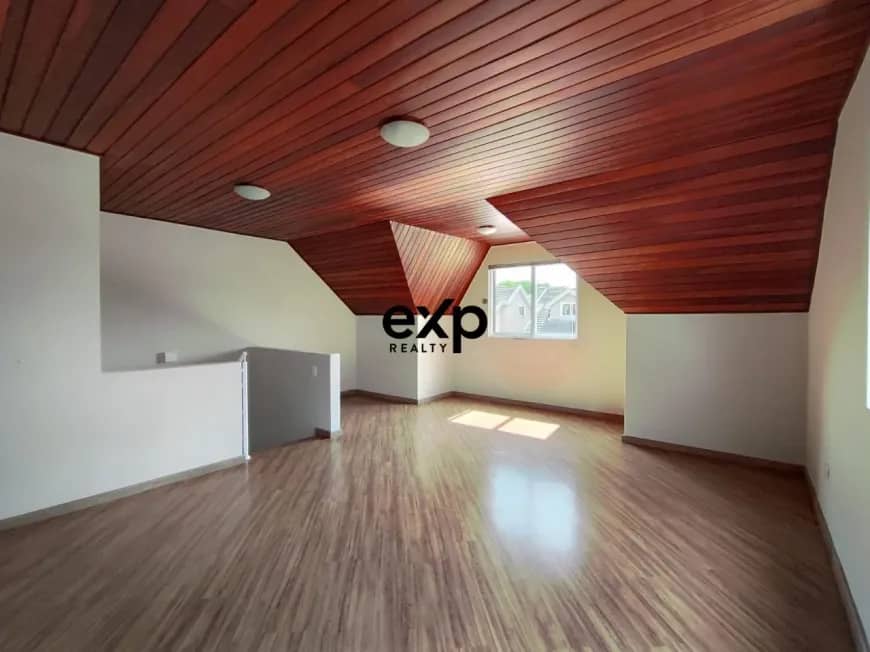 Sobrado com 3 Quartos e 3 banheiros à Venda, 133 m² por R$ 765.000